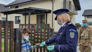Un copil din Bistrița i-a impresionat pe polițiști. Mesajul pe care l-a transmis s-a viralizat: „Ne-a făcut să zâmbim din suflet!”„