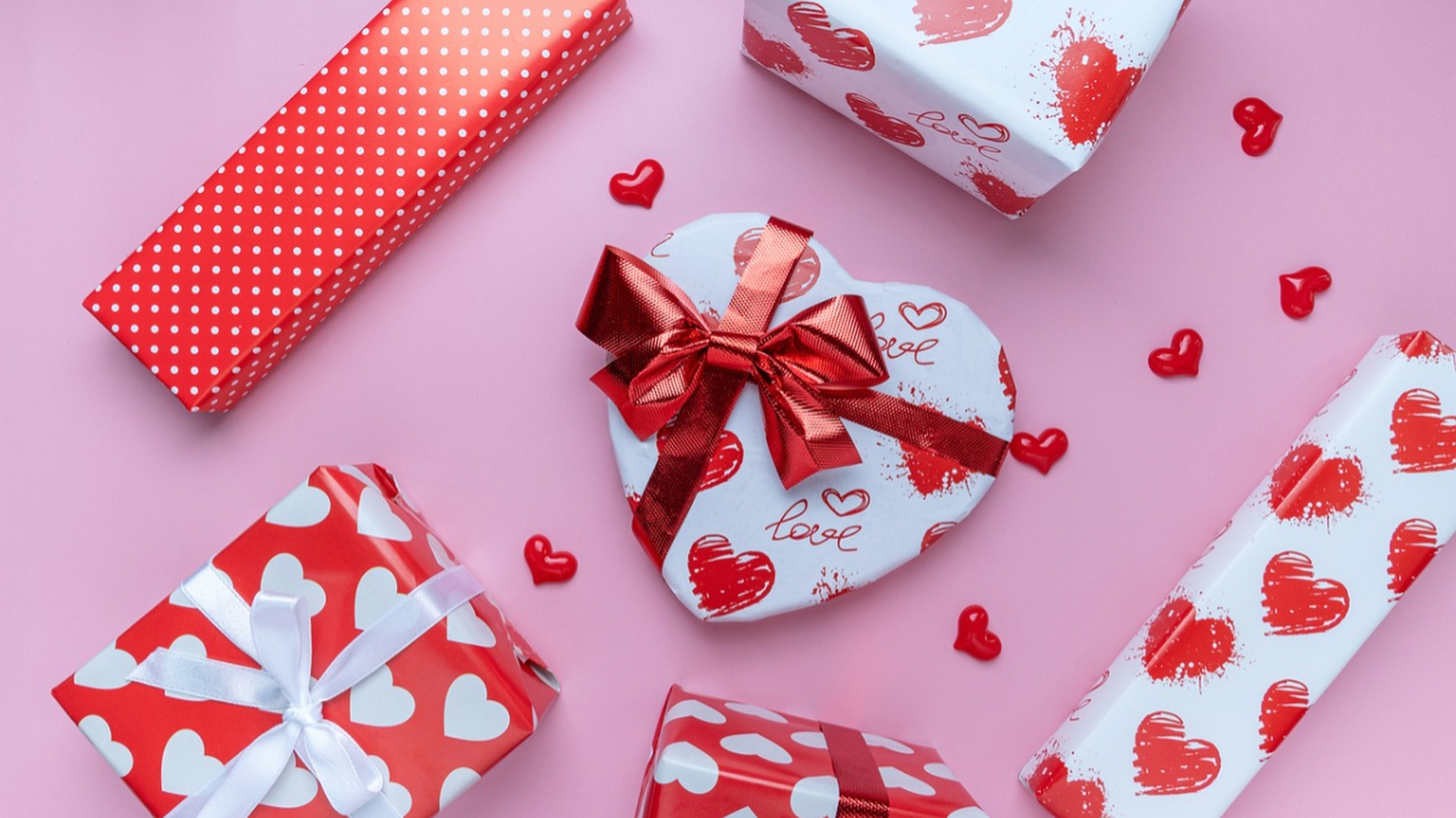 Tradiții și superstiții de Sfântul Valentin. Cadourile pe care NU trebuie să le oferi persoanei iubite azi, 14 februarie