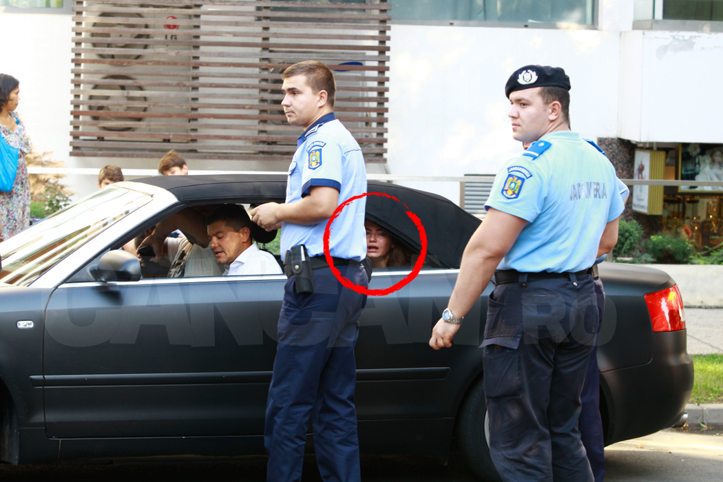 Imagini şocante filmate ieri, ora 16.00 în mijlocul Bucureştilor. Cristi Boureanu, reţinut în trafic după ce şi-a bătut fiica! Fata de 15 ani urla ca din gură de şarpe ca să fie salvată: ”Mă ia acasă, mă rupe-n bătaie!”
 Patru maşini de Poliţie şi o dubă de Jandarmi au intervenit ca s-o scape pe adolescentă, iar CANCAN.ro a filmat în exclusivitate operaţiunea de eliberare!