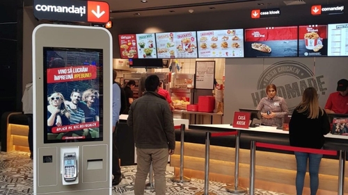 Ce salariu are un angajat la KFC în 2026. Cât câștigă lunar