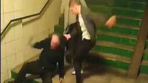 VIDEO. Scene de violență extremă! Un bătrân a fost tocat în bătaie de doi golani, în Brașov