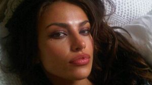 Madalina Ghenea, hartuita de un arab. Veci ce filmulet BOLNAV i-a trimis "teroristul" obsedat!