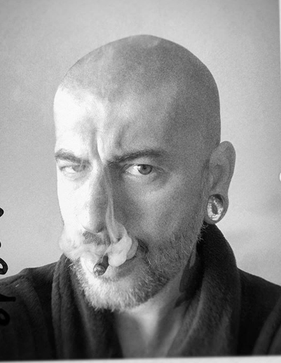 Apariție șocantă! Un celebru DJ a renunțat la podoaba capilară