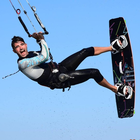 Juniorul a moștenit de la tatăl său pasiunea pentru călătorii și sporturi extreme
