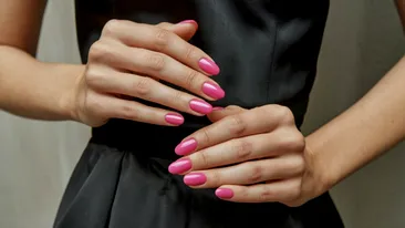 (P) Manichiura semipermanentă - stiluri care cuceresc în 2025