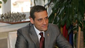 Nu ai unde să îţi parchezi maşina? Primarul Mutu vine cu alternativă. Unde poţi să o laşi pe timp de noapte