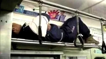 VIDEO Versurile lui Connect-R sunt minciuna pe langa astea! Asculta aici imnul boschetarilor care nu au casa: Hei, rapan, jeg! Nu pot sa dorm ca nu am unde - Da-i share pe Facebook