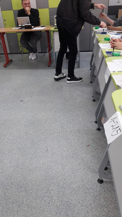 Toată lumea a râs când l-a văzut pe Mihai Albu! Cum a apărut azi, în secția de votare, fostul soț al Iuliei Albu