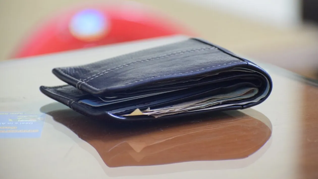 Un român a ajuns celebru în Olanda, după ce a găsit un portofel în ploaie: Lucrează la brutărie