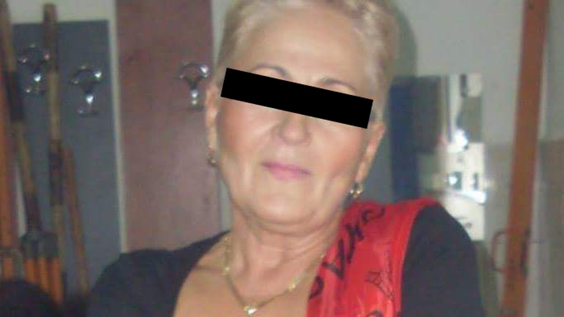 EA este profesoara din Constanţa pe care elevii vor să o linşeze pentru că le-a interzis muzica rock! I-au cerut eutanasierea femeii!