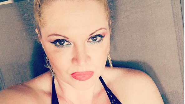 OANA LIS a ajuns la spital, după ce soţul ei VIOREL ar fi bruscat-o în direct. Totul s-a întâmplat în urmă cu puţin timp