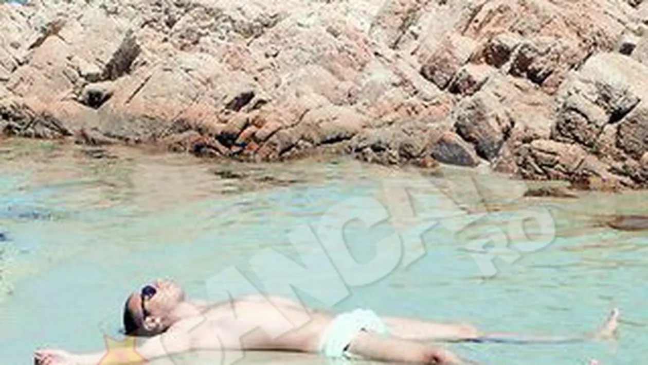 Fiul unui director Romgaz, vacante de lux si placeri impachetate in foite! Beizadea pozata in timp ce rula una mica