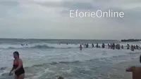 Lanţ uman pentru salvarea din mare a unor fete la Eforie Nord! Imagini impresionante