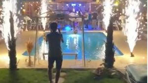 La un pas de tragedie! Un tânăr a ajuns la spital după ce a fost rănit de artificii, în timp ce era la o petrecere. Momentul, filmat în direct