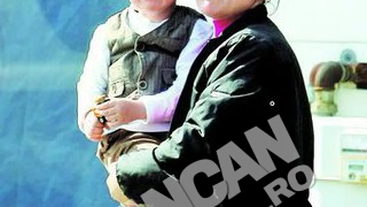 Juniorul a izbucnit in lacrimi cand l-a vazut pe brutarul Andrei Duban. Petrus Roman si-a asteptat mama ca pe painea calda