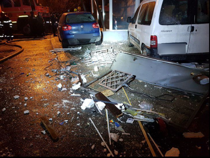 Panică în Capitală! Explozie puternică într-un restaurant! Pompierii s-au luptat ore în şir cu flăcările