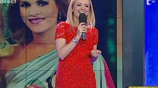 VIDEO Simona Gherghe a cantat o piesa de pe noul ei album de muzica de petrecere! Iti place vocea ei?