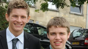 Doi adolescenti au gasit 5.000 de lire si le-au dus la politie