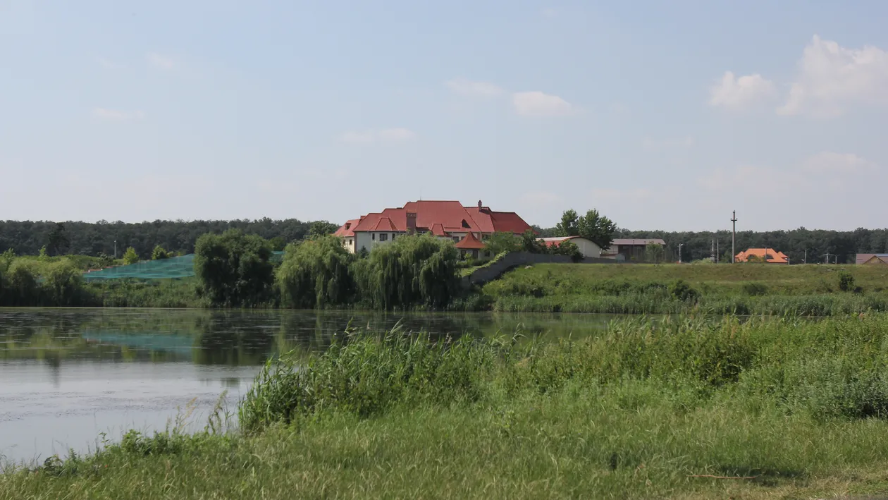 La interesectia strazilor Crinului si Halaicului locuieste fostul primar Crin Halaicu!
