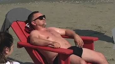 Imagini în exclusivitate! Doroftei s-a dezbrăcat la plajă şi…