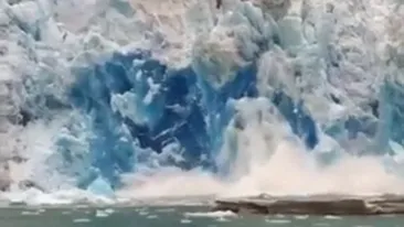 VIDEO Tulburator! Asa arata incalzirea globala de aproape! Un ghetar se topeste si este la un pas sa scufunde un vas!
