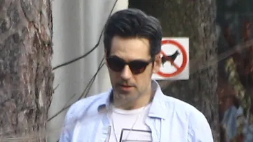 Stefan Banica, alegeri vestimentare cu talc! In epoca Rihanna si Chris Brown, el poarta tricou cu... Surpriza!