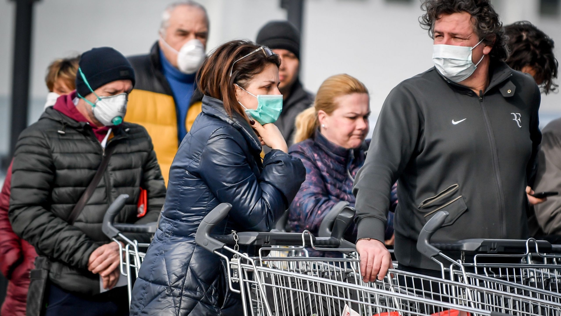 Pandemia de coronavirus pune la încercare creativitatea! Cu ce idee au venit administratorii unui supermarket pentru a stopa cumpărăturile excesive
