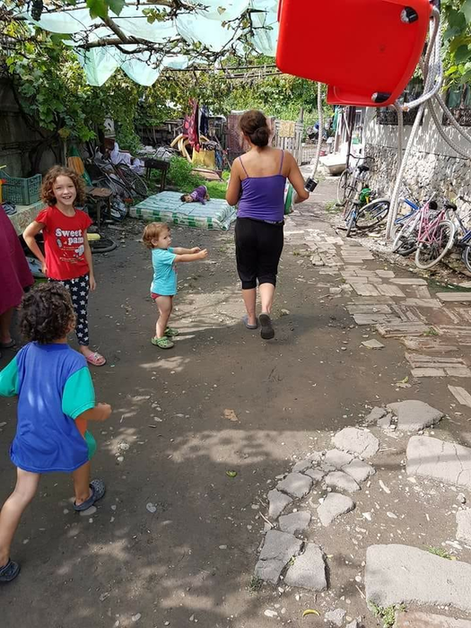 Make se ocupă constant de campanii umanitare