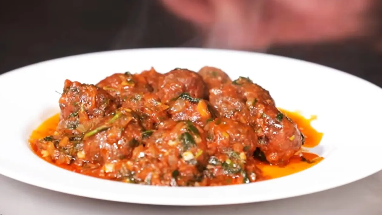 Chiftele de linte de post, în sos de roșii: rețetă simplă de la Părintele Ilie, Mănăstirea Botoș