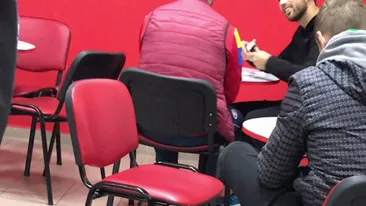 VIDEO EXCLUSIV. Imaginile care vor ”inflama” fotbalul din România. A semnat toamna trecută cu FCSB-ul, iar acum l-am filmat la pariuri! Fratele lui antrenează în LIGA I, iar tatăl său a creat ”Generaţia de Aur”