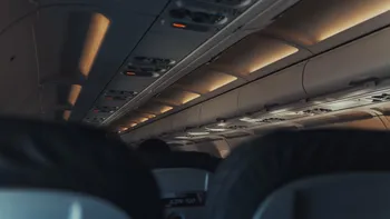 O nouă taxă pentru pasageri. O companie aeriană va cere bani pentru bagajul pus în compartimentul de deasupra
