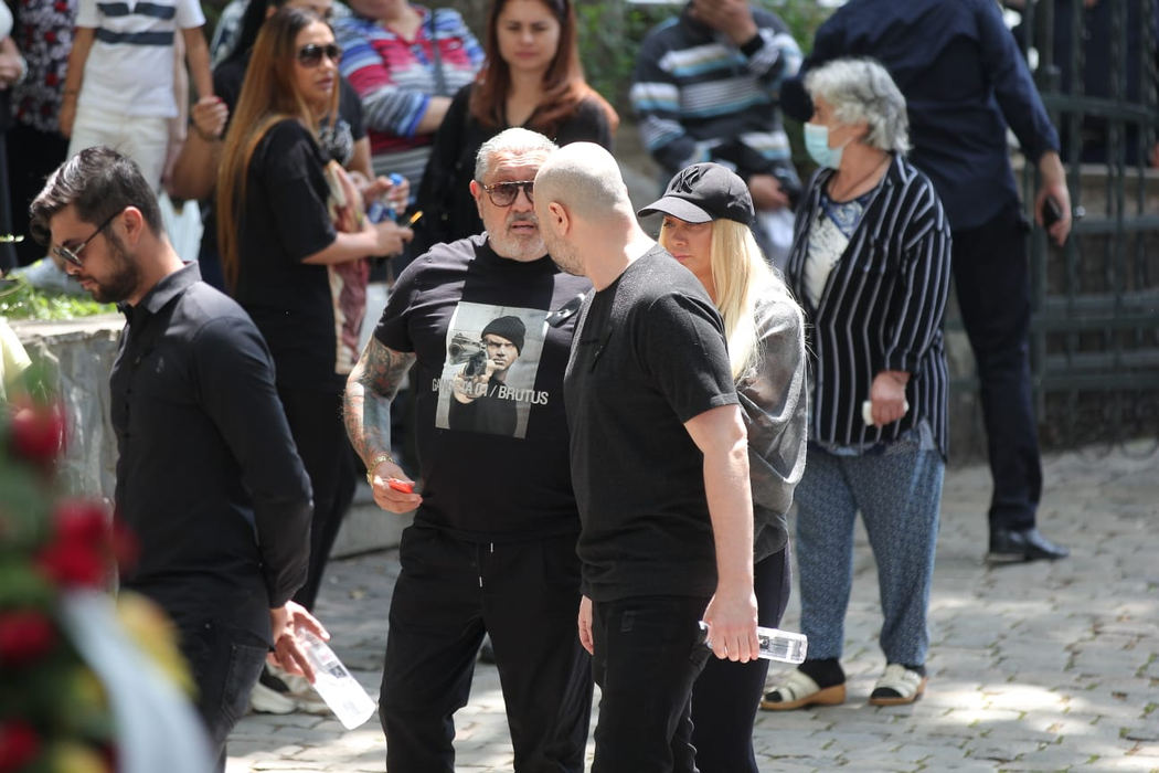 Serghei Mizil, apariţie inedită la înmormântarea lui Costin Mărculescu. Ce mesaj avea scris pe tricou