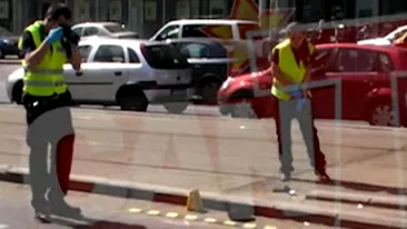 VIDEO SOCANT Balta de sange la intrarea in Pasajul Obor! Un motociclist a lovit in plin un pieton care traversa neregulamentar!