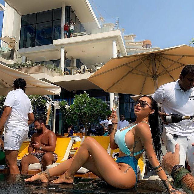 Roxana este make-up artist și n-are nevoie de filtre pentru a fi HOT / Foto: Instagram