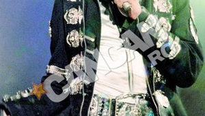 Numeroase dovezi, similitudini si mesaje sustin ipoteza conform careia solistul ar mai fi in viata! Disparitia magica a lui Michael Jackson