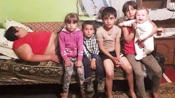 Adevărul cutremurător din spatele acestei fotografii. Cine este, de fapt, Adriana
