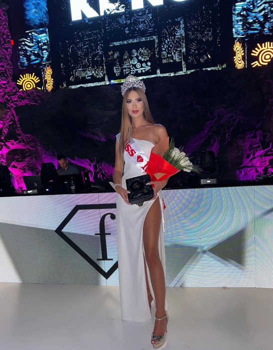 Olga Guțanu este fotomodel (Foto: Instagram)