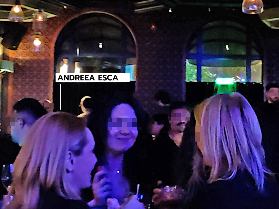 Andreea Esca a fost "miezul" petrecerii serile trecute, animându-le și pe prietenele sale / (Sursa: CANCAN.RO)