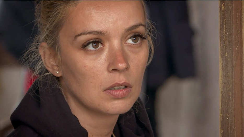 Diana Dumitrescu a primit testul de sarcină în timpul competiției de la „Ferma Vedetelor”. Gestul făcut de actriță după ce nea Rață i l-a dat