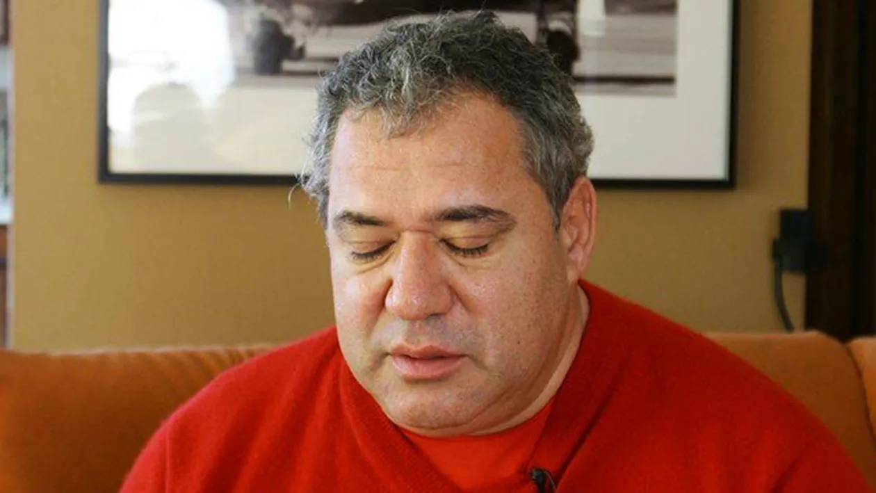 A murit acum sapte luni, stringandu-si disperat fiul! Ce a aparut acum la mormantul lui Adrian Iovan!