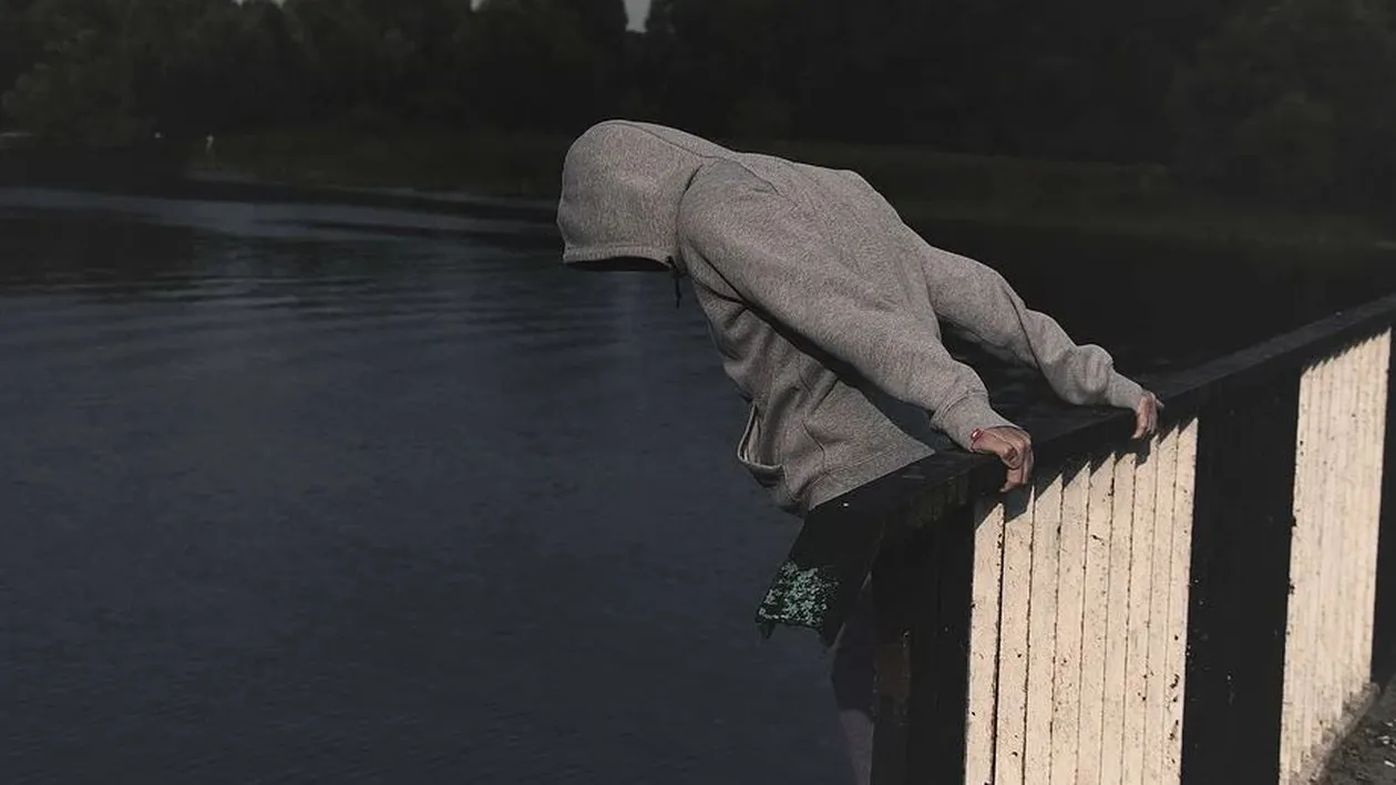 Un actor român amenință cu sinuciderea? ”La revedere! Sărut mâna, mamă! Te iubesc, Liviu! Pa, Alina!”