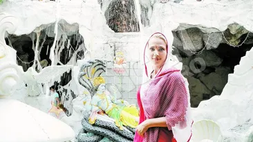 S-a indragostit de Tara mirodeniilor dupa ce a citit o carte! Iulia Vantur, din nou in India!