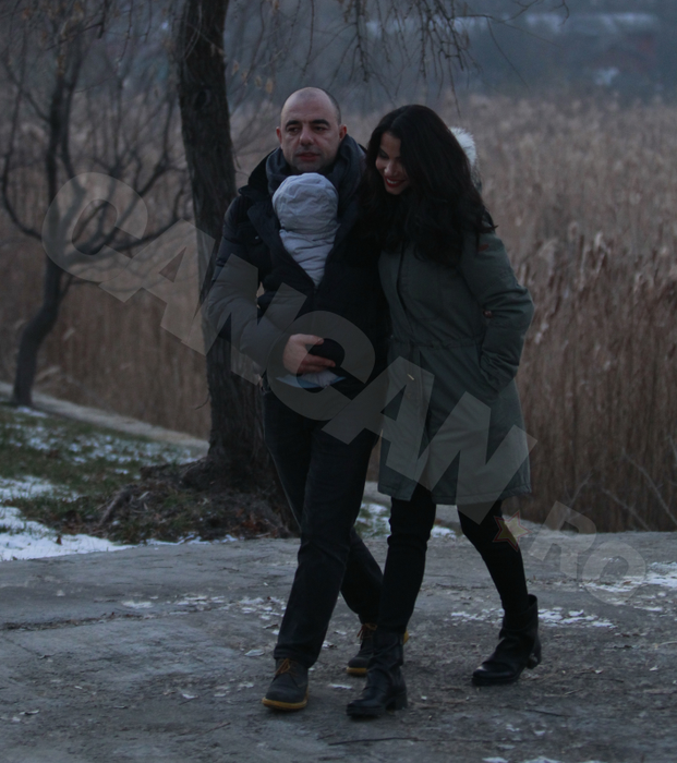 Primele imagini cu ”fata de la Loto” + soţul & bebeluşul de o lună! Ce familie fericită…
