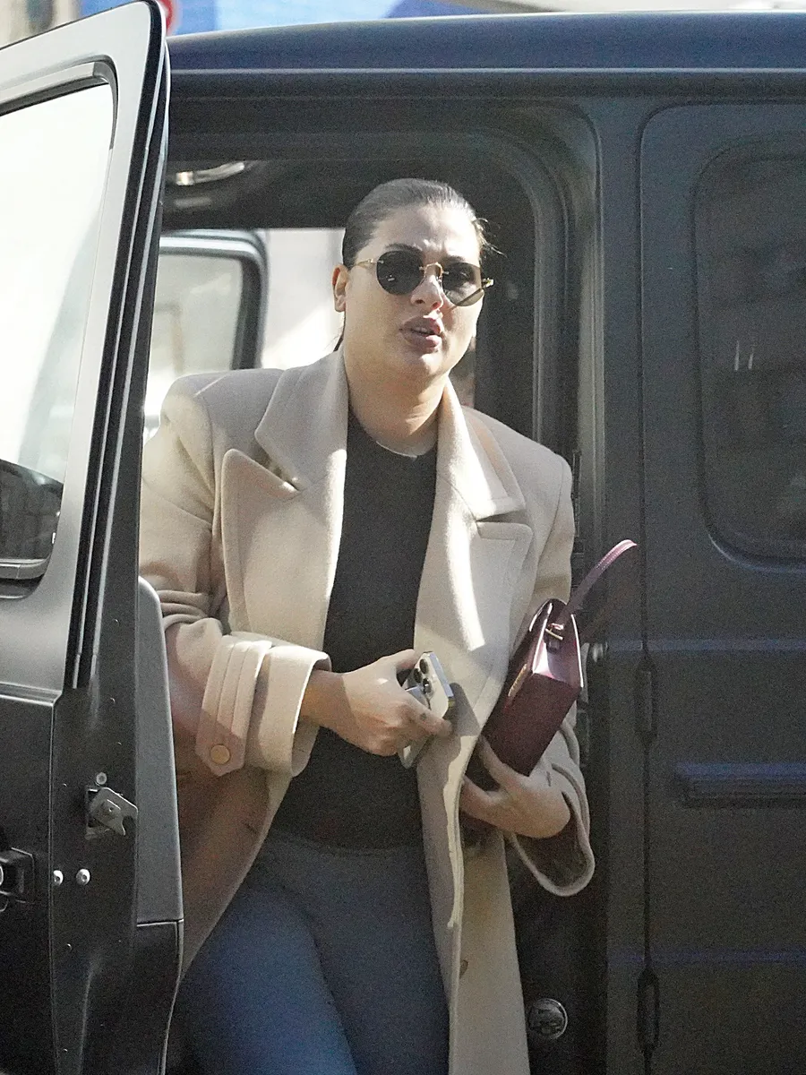 Roxana Dobre, „regina” lui Florin Salam, coboară din bolid / sursă foto: CANCAN.RO