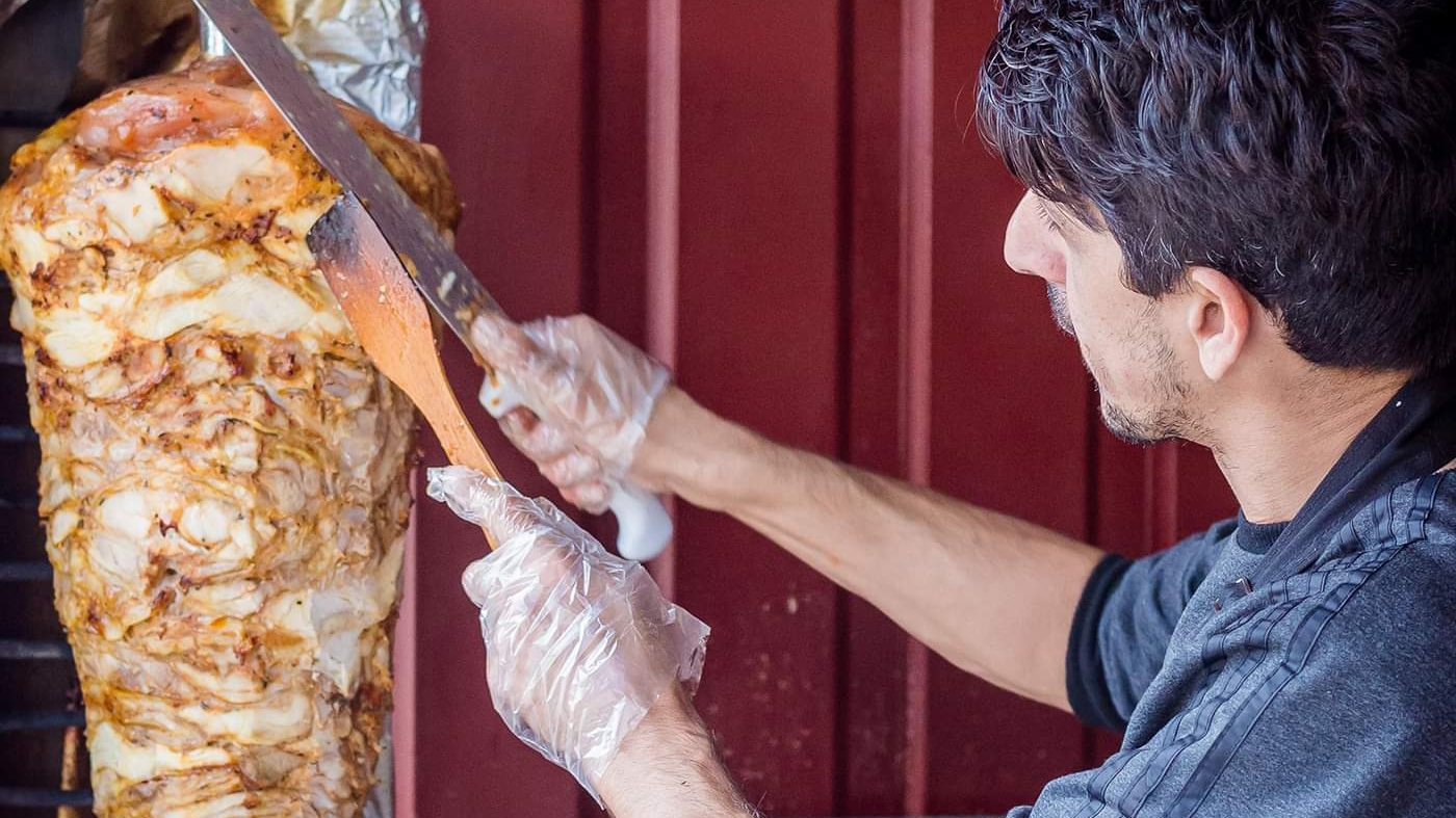 Cât a ajuns să coste o shaorma în 2025. Concurează cu prețurile din restaurante: „Ca să îţi permiţi, faci un drum până la Nuţu Cămătaru"