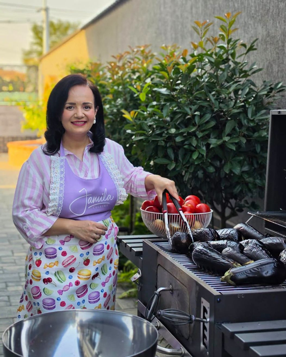 Recunoști fetița din imagine?! Astăzi este cea mai cunoscută creatoare de conținut culinar din România