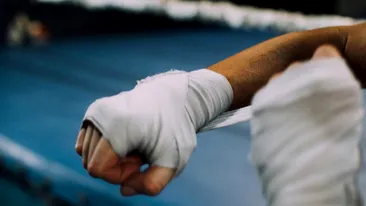 Doliu în sport! Un luptător a murit la câteva ore după ce şi-a pierdut cunoștința într-o cuşcă MMA