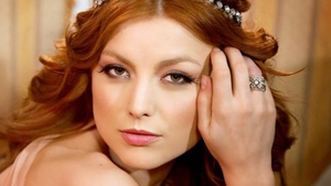 Rochia care i-a scos in evidenta formele sexy! Elena Gheorghe a facut senzatie cu tinuta asta in randul fanilor