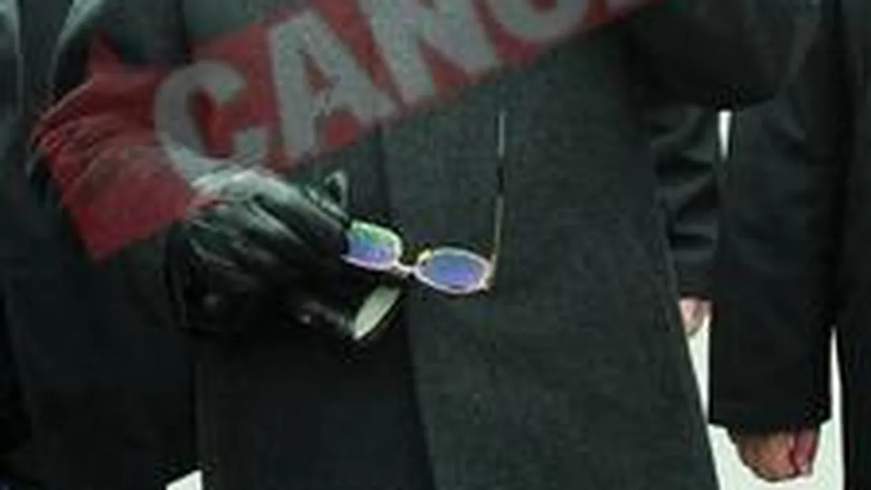 Ion Iliescu, huiduit si lovit de scandalagii