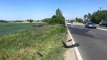 Accident dramatic, la ieșire din Timișoara. O mașină s-a răsturnat și trei persoane au ajuns la spital. FOTO